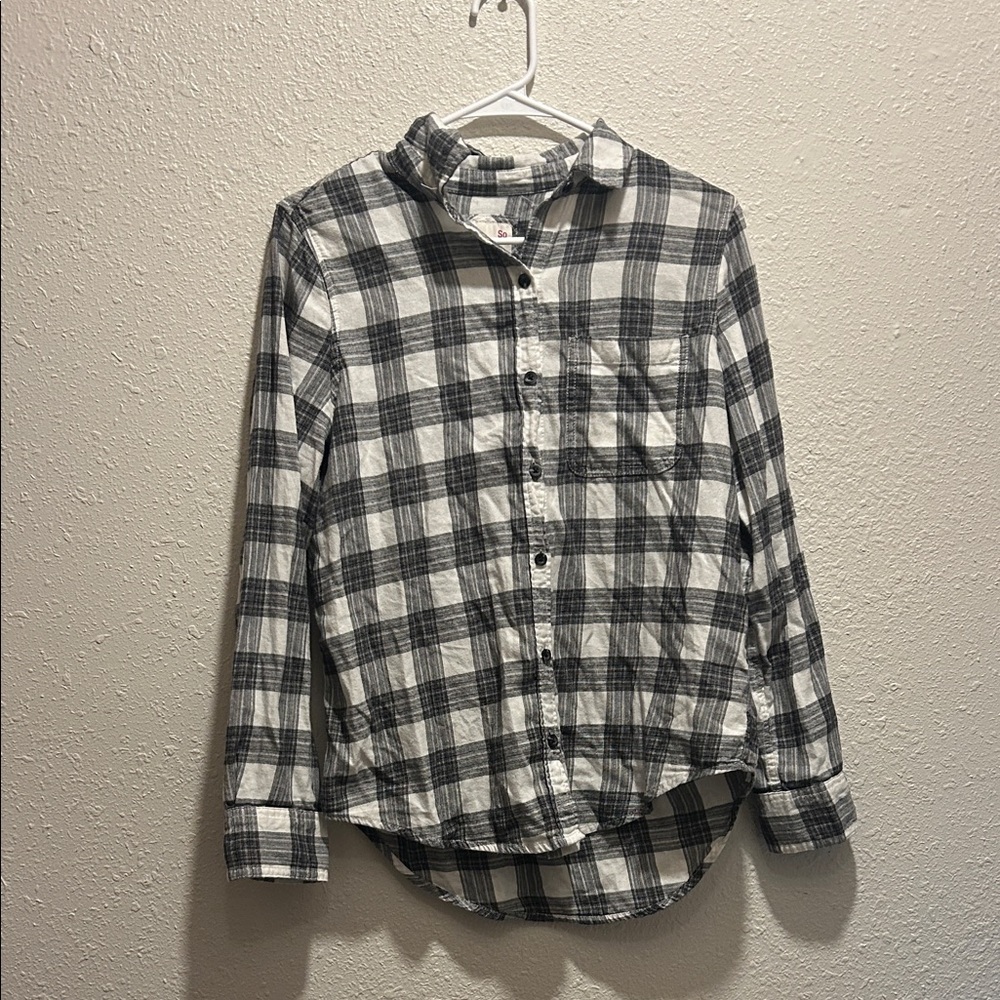☑️SO Black and White Flannel Shirt